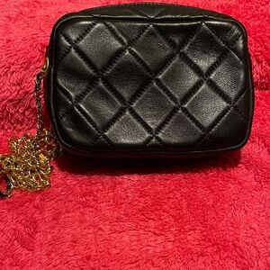 Elegant Black Quilted Crossbody Bag with Gold Chain